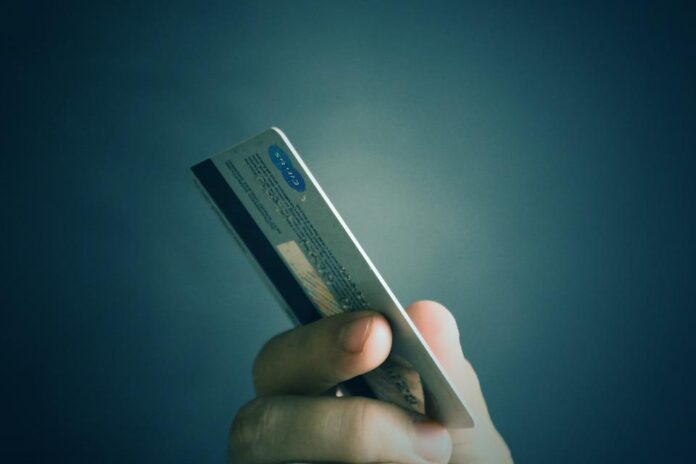 karta kredytowa z długiem